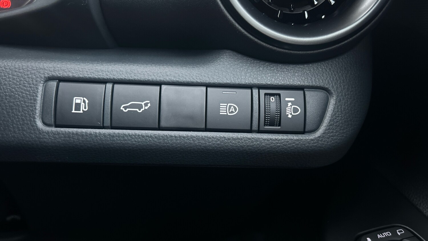 Used Toyota C-HR 2025 for sale - 76598839: Photo 39