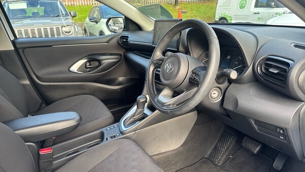 Used Toyota Yaris 2024 for sale - 76157028: Photo 11