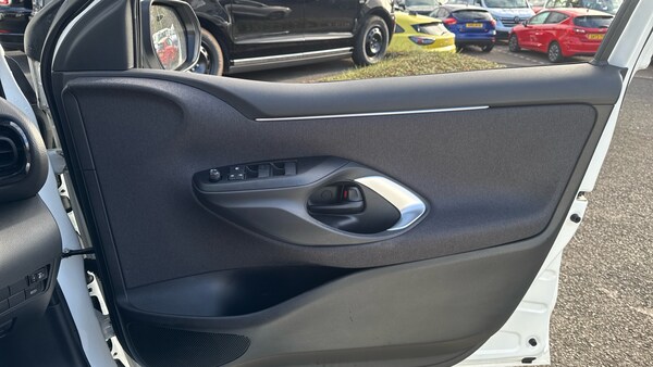 Used Toyota Yaris 2024 for sale - 76157028: Photo 20