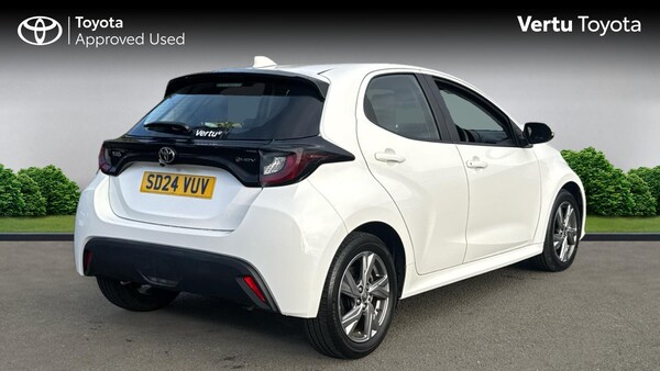 Used Toyota Yaris 2024 for sale - 76157028: Photo 2