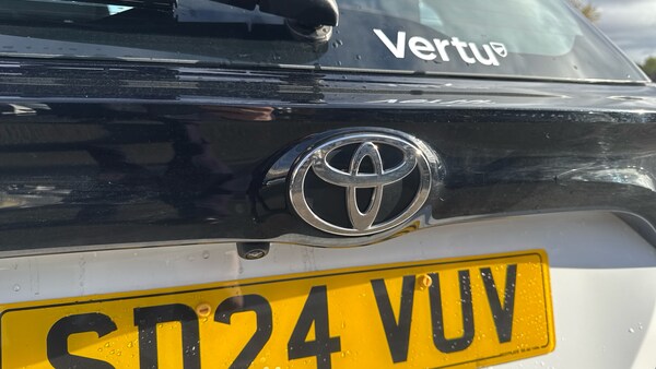 Used Toyota Yaris 2024 for sale - 76157028: Photo 42