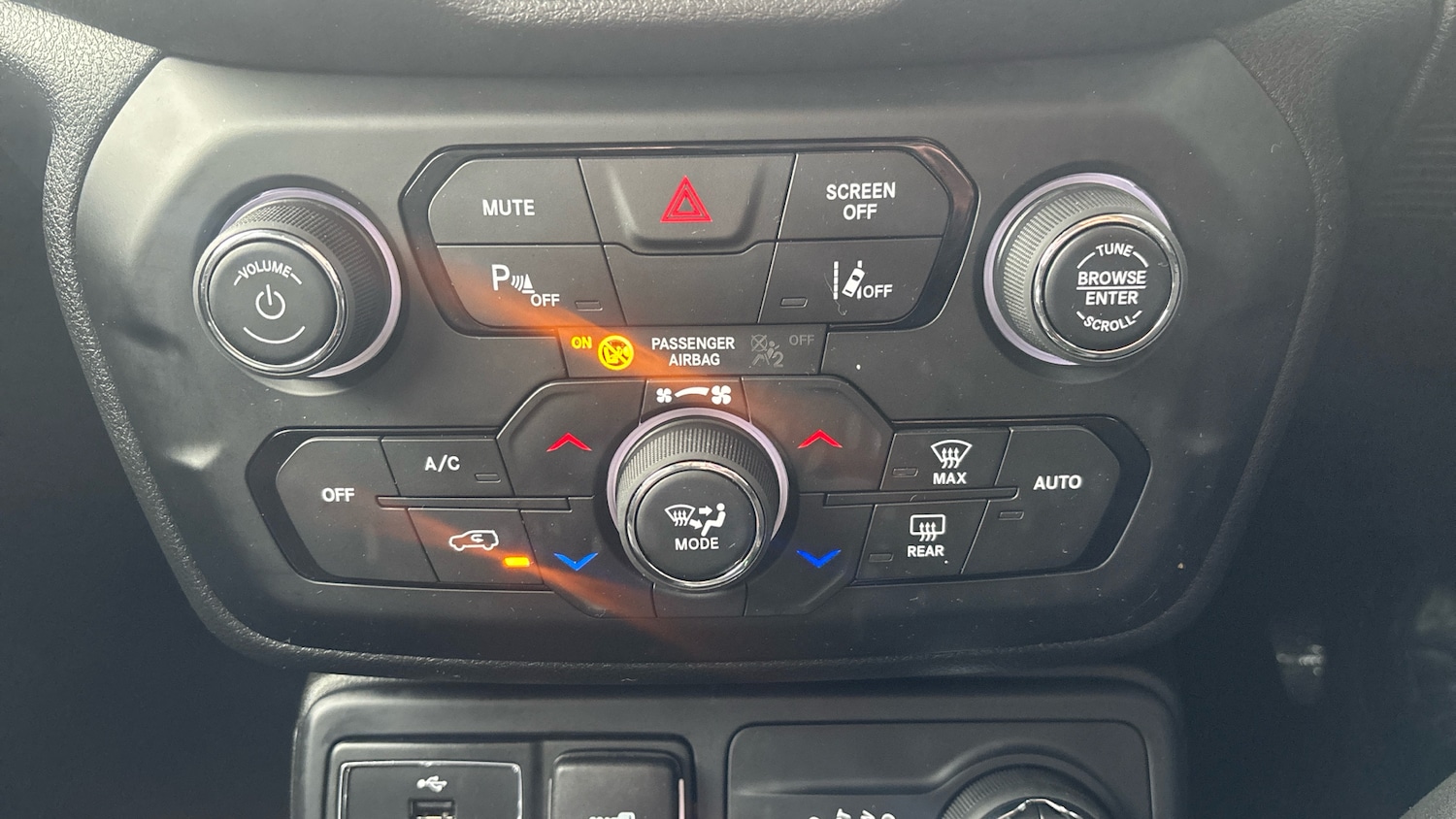 Used Jeep Renegade 2021 for sale - 76707646: Photo 32