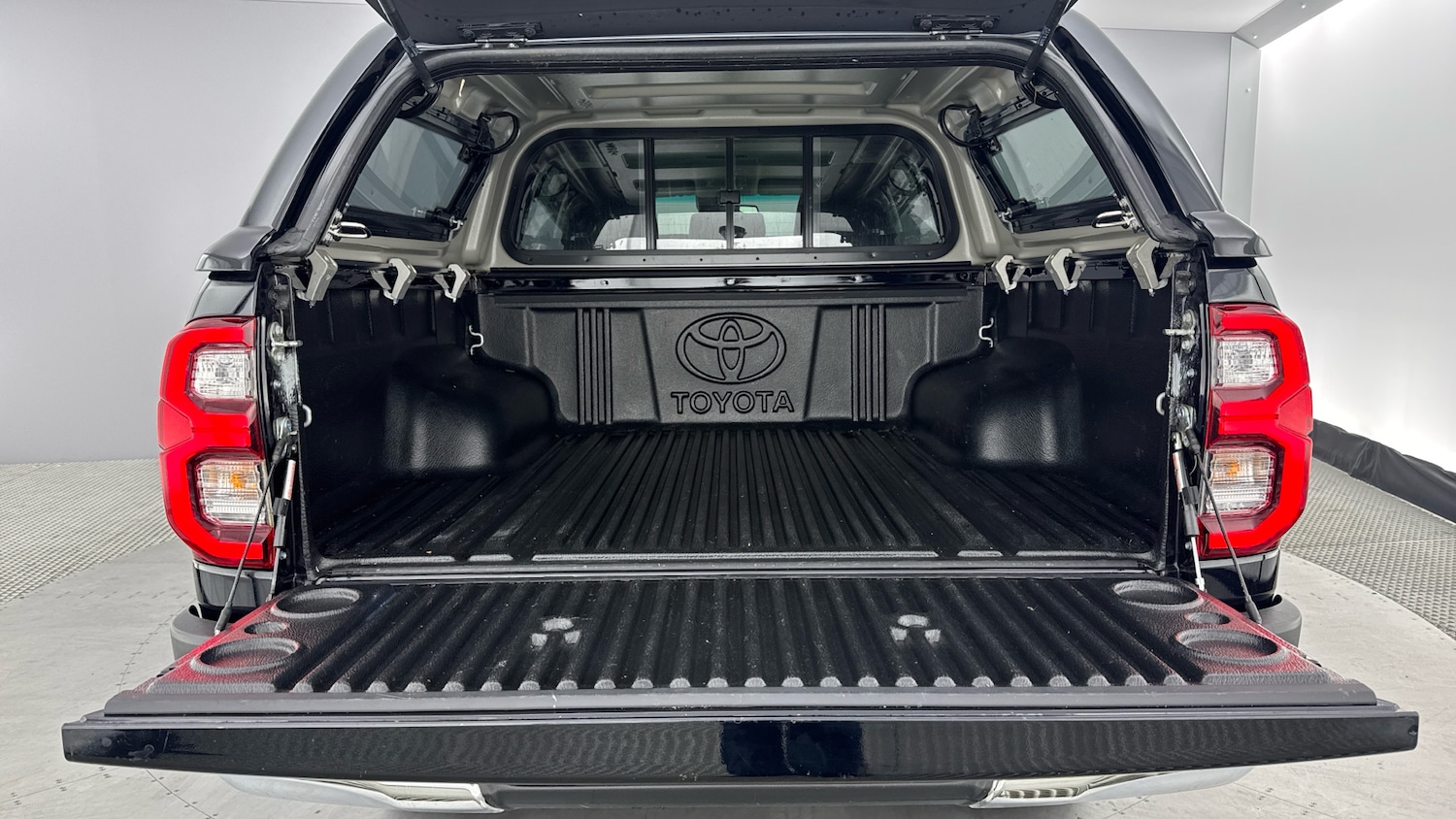 Used Toyota Hilux 2023 for sale - 76352016: Photo 14