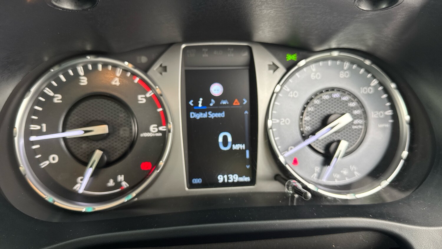 Used Toyota Hilux 2023 for sale - 76352016: Photo 9