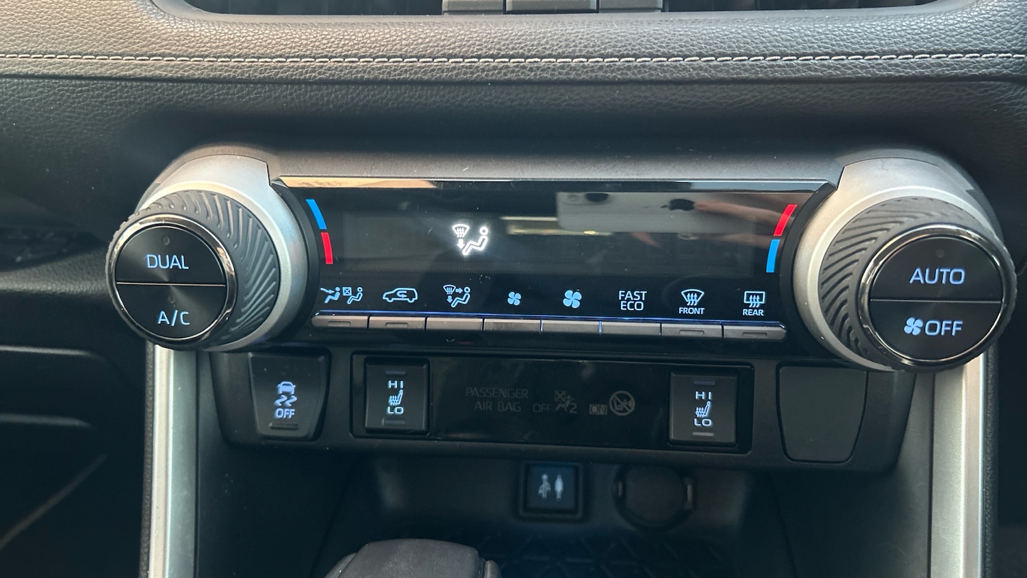 Used Toyota RAV4 2019 for sale - 76427768: Photo 41