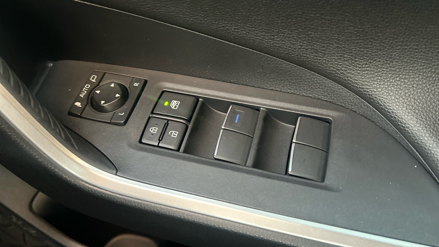 Used Toyota RAV4 2019 for sale - 76427768: Photo 44