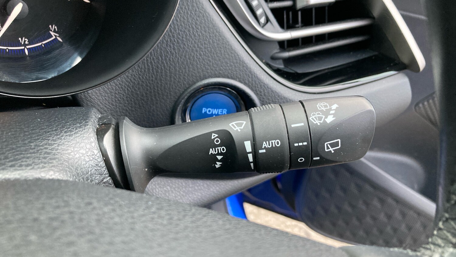 Used Toyota C-HR 2018 for sale - 77572653: Photo 32