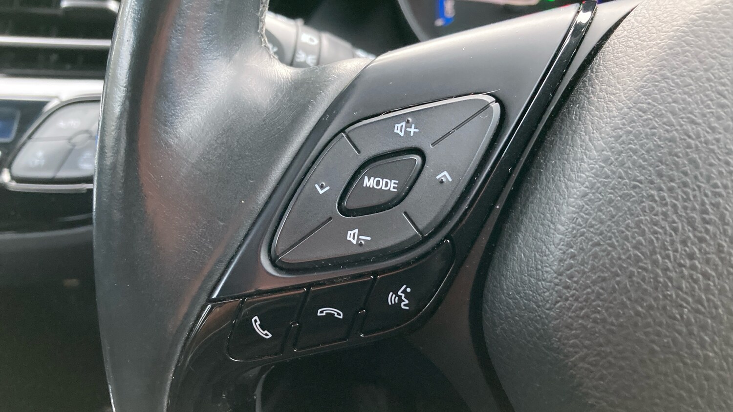 Used Toyota C-HR 2018 for sale - 77572653: Photo 35