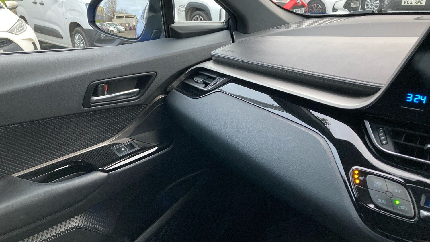 Used Toyota C-HR 2018 for sale - 77572653: Photo 42