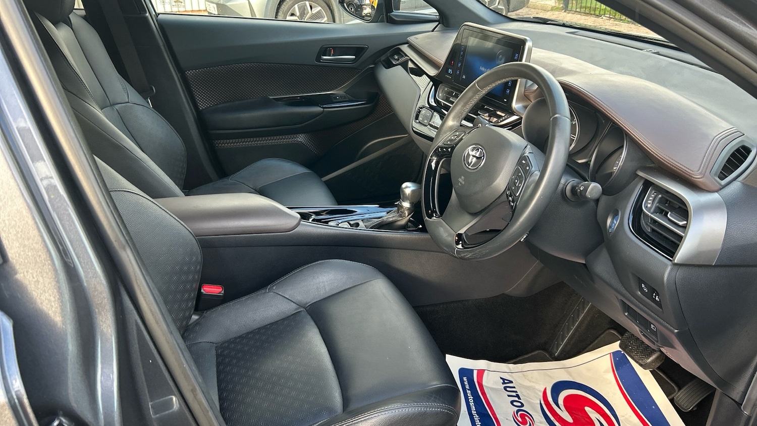 Used Toyota C-HR 2019 for sale - 76181280: Photo 11