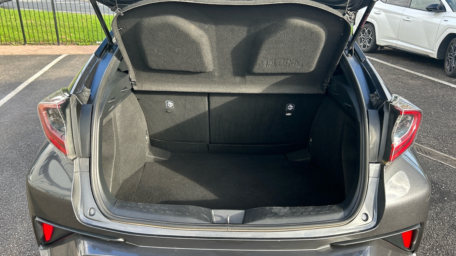 Used Toyota C-HR 2019 for sale - 76181280: Photo 14