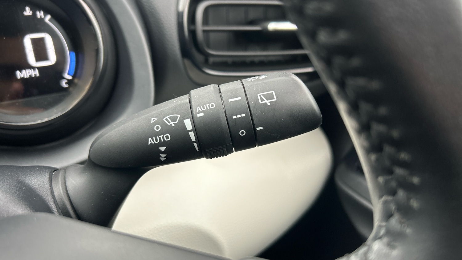Used Toyota Yaris 2023 for sale - 76064151: Photo 33