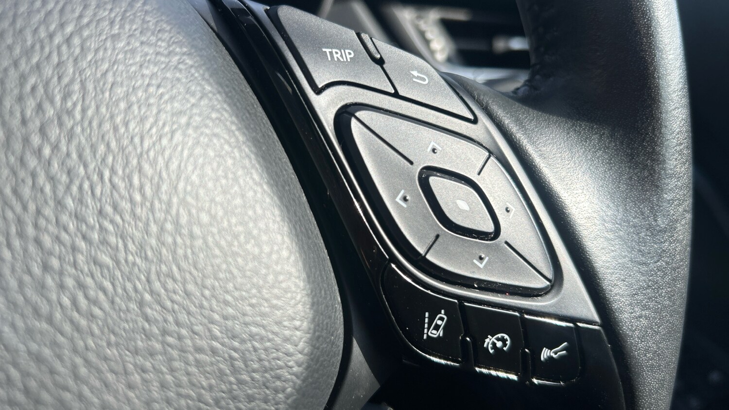 Used Toyota C-HR 2020 for sale - 77997423: Photo 34