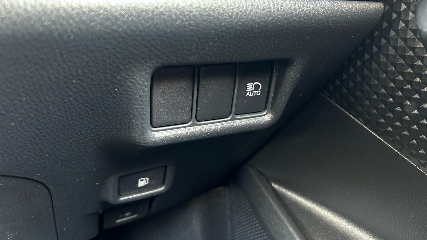 Used Toyota C-HR 2020 for sale - 77997423: Photo 43