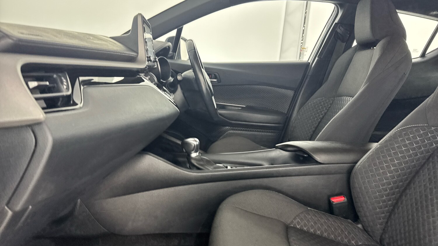 Used Toyota C-HR 2021 for sale - 76142331: Photo 10