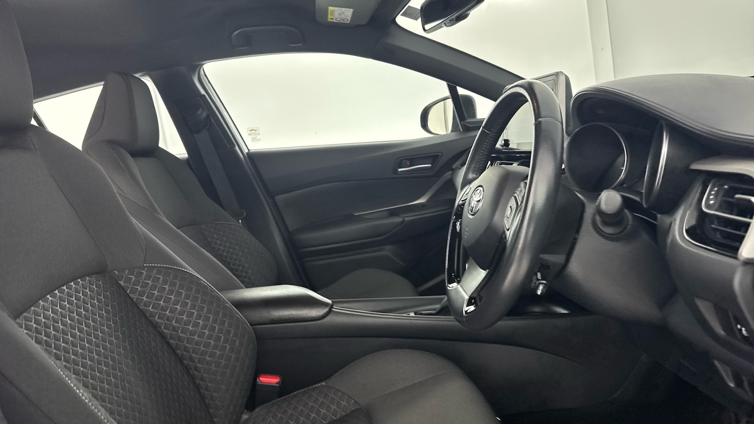 Used Toyota C-HR 2021 for sale - 76142331: Photo 11