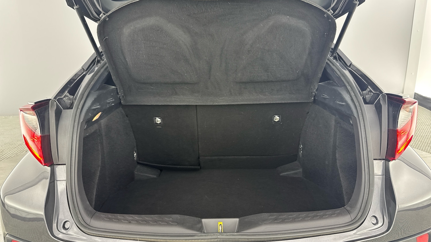 Used Toyota C-HR 2021 for sale - 76142331: Photo 14