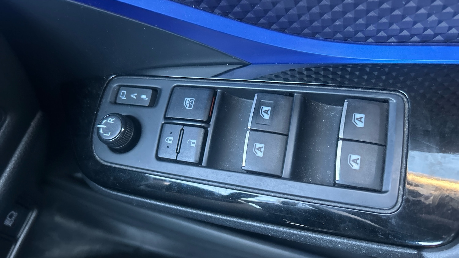 Used Toyota C-HR 2017 for sale - 77180631: Photo 39