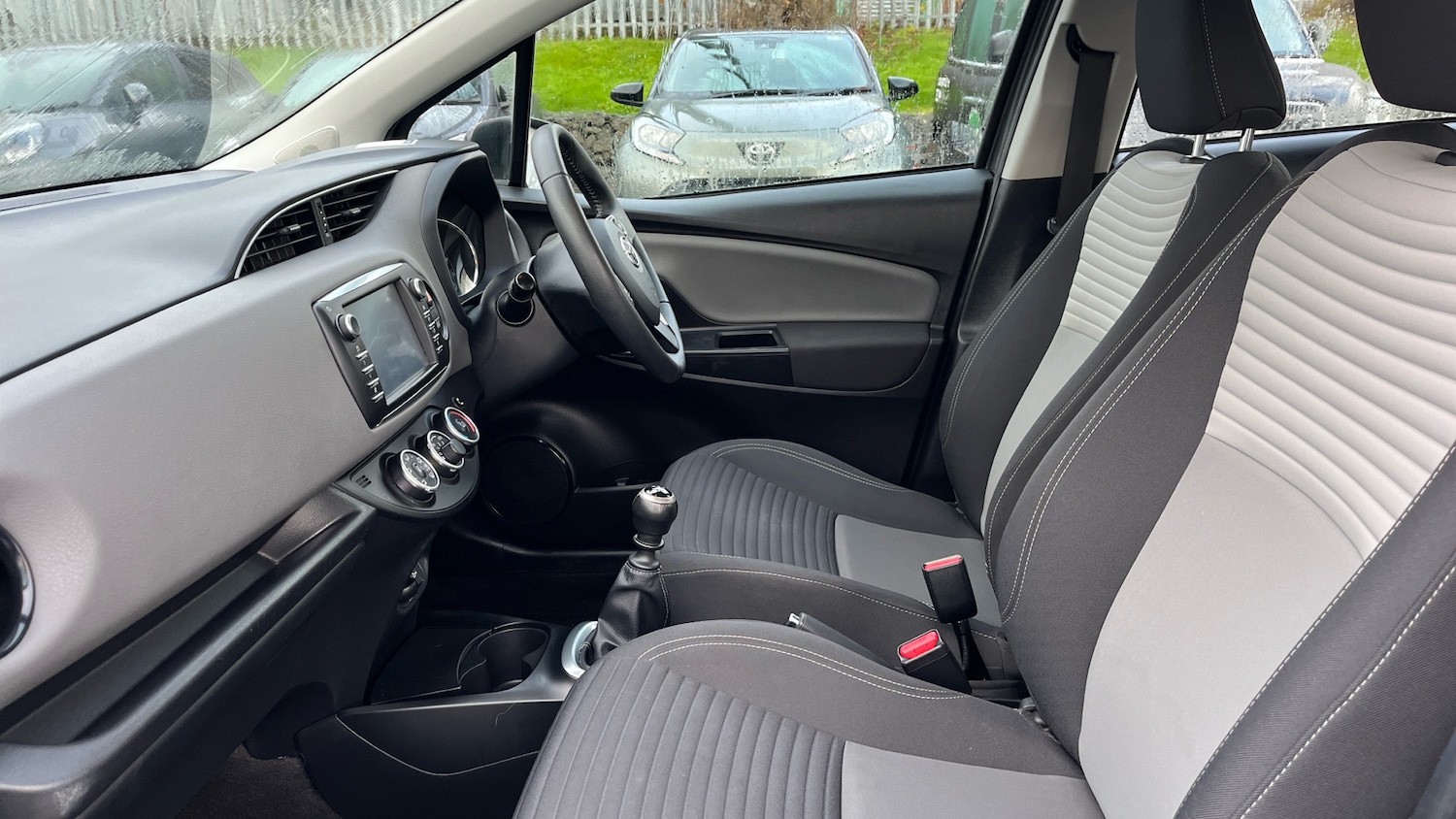 Used Toyota Yaris 2018 for sale - 76719170: Photo 36