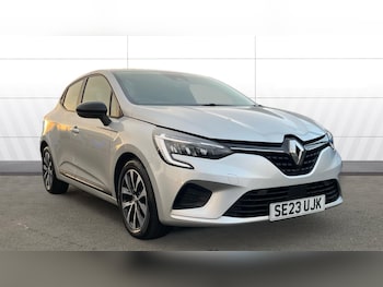 Used Renault Clio 2023 for sale - 76542780: Photo