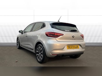 Used Renault Clio 2023 for sale - 76542780: Photo