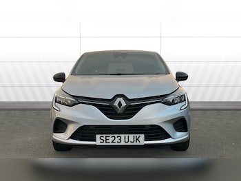 Used Renault Clio 2023 for sale - 76542780: Photo