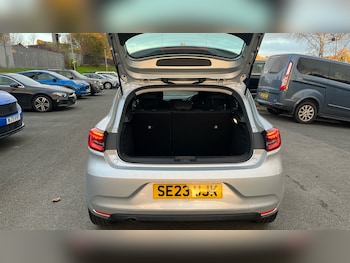 Used Renault Clio 2023 for sale - 76542780: Photo