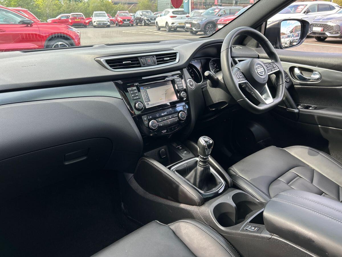 Used Nissan Qashqai 2017 for sale - 76412877: Photo 2