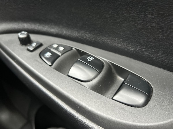 Used Nissan Pulsar 2016 for sale - 76300142: Photo 43
