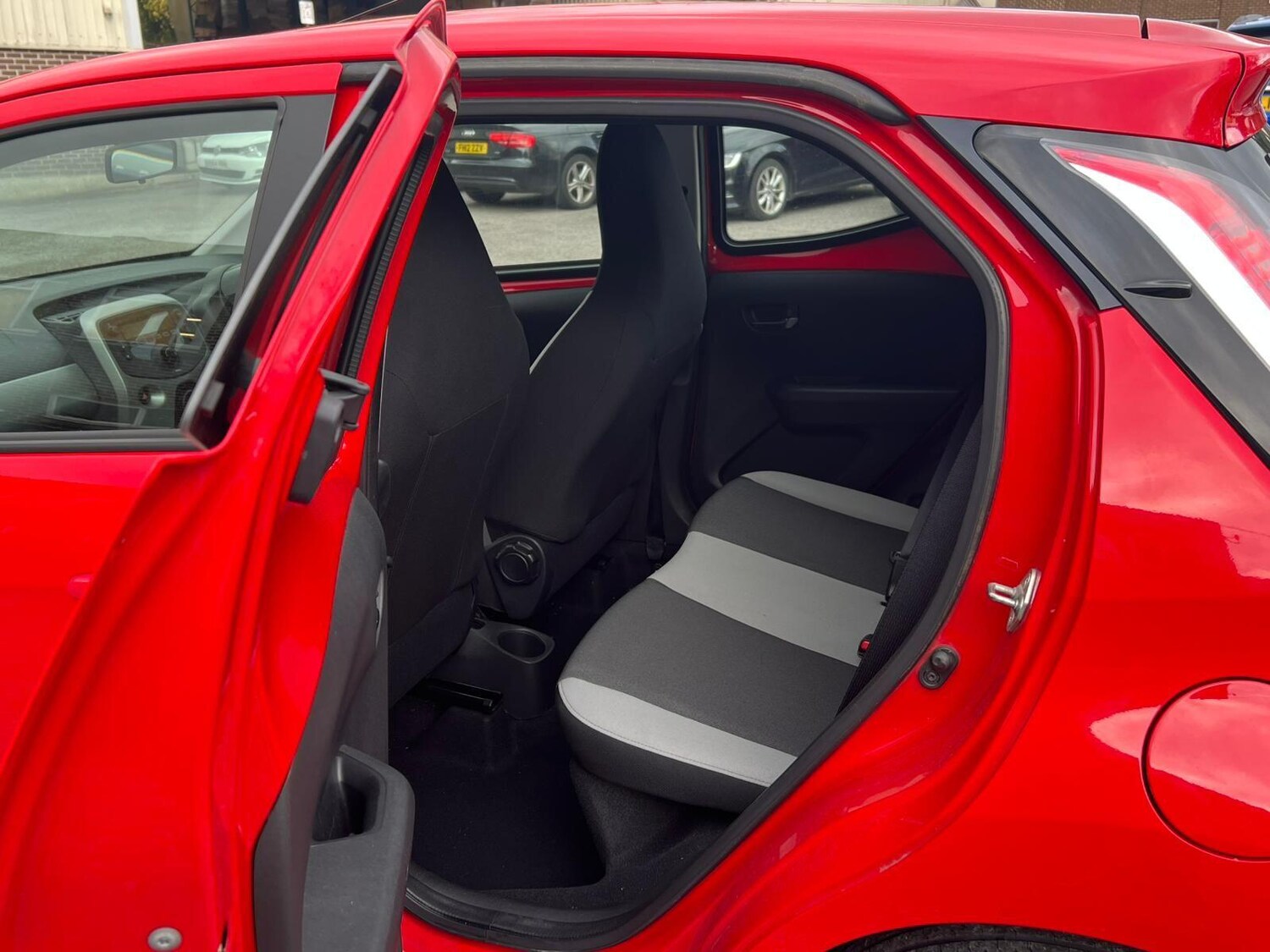 Used Toyota AYGO 2017 for sale - 77813670: Photo 19