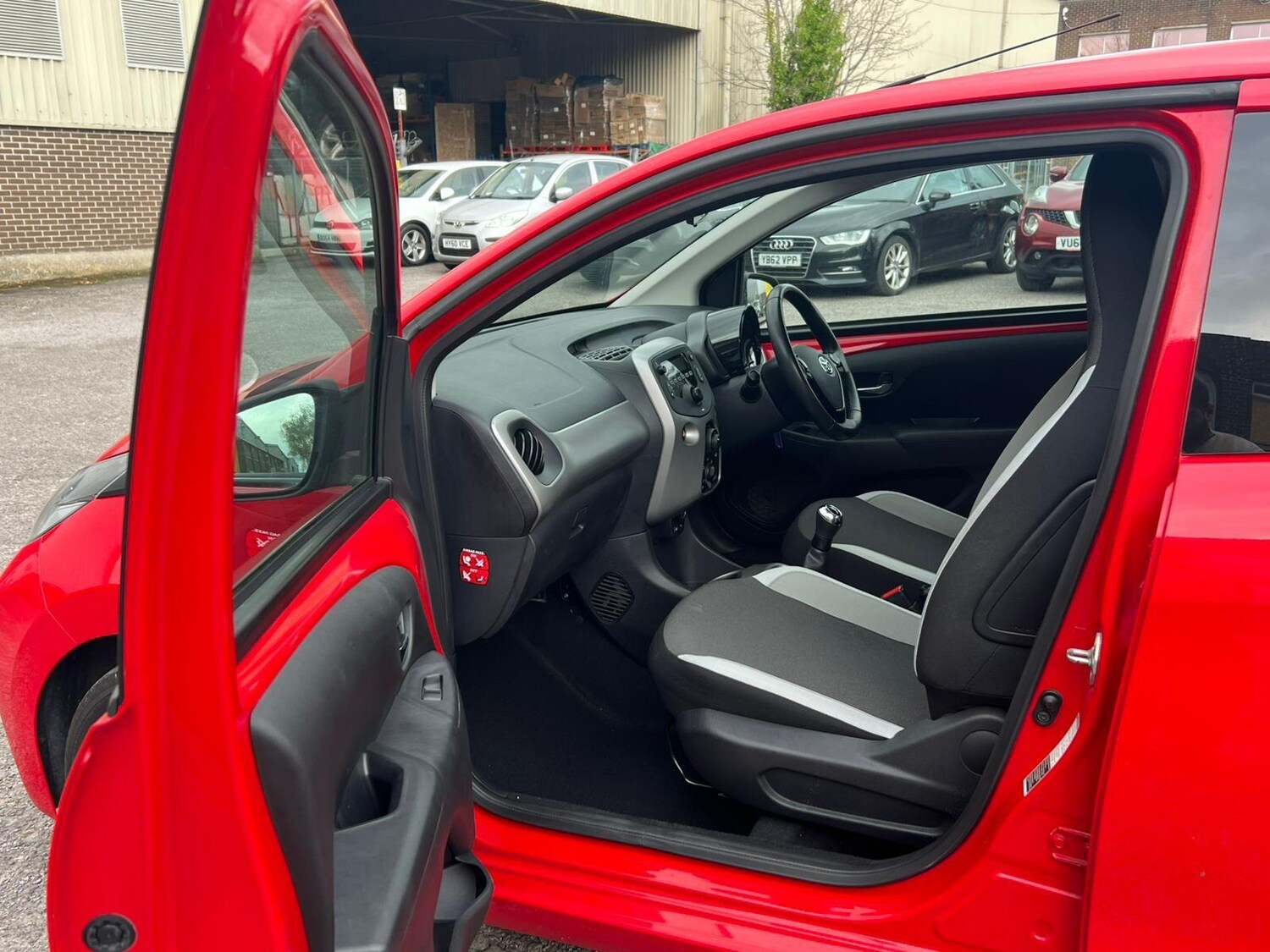 Used Toyota AYGO 2017 for sale - 77813670: Photo 20