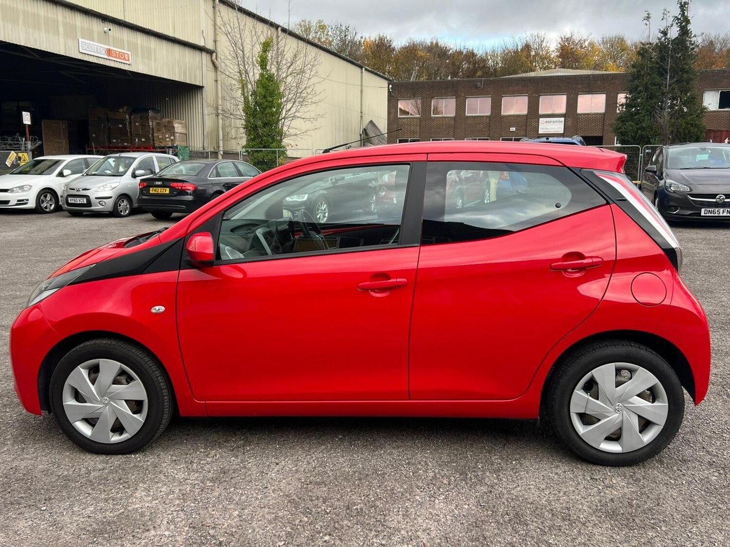 Used Toyota AYGO 2017 for sale - 77813670: Photo 6