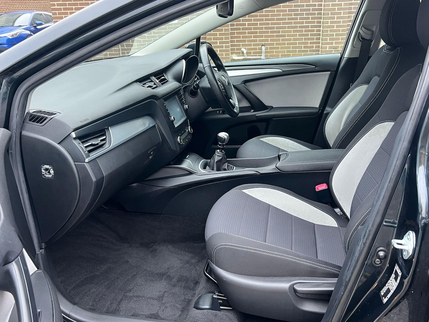 Used Toyota Avensis 2018 for sale - 77813674: Photo 26