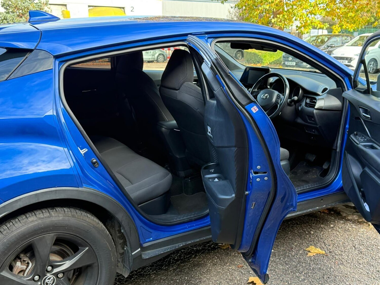 Used Toyota C-HR 2017 for sale - 77813672: Photo 12