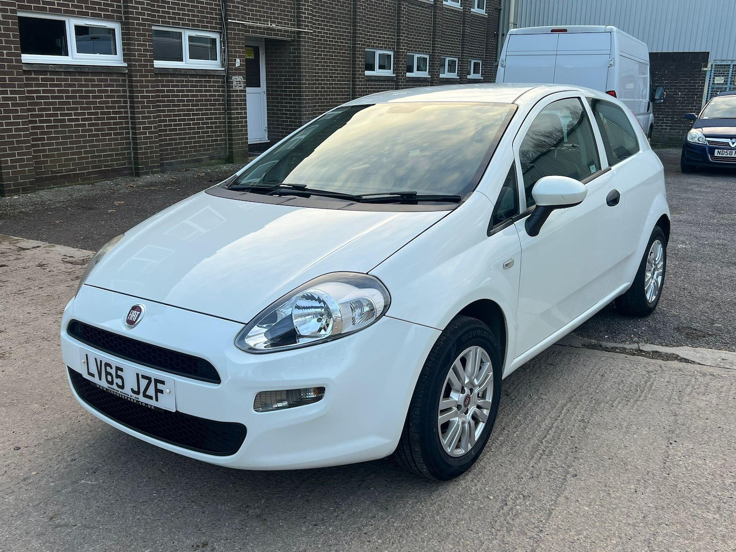 Used Fiat Punto 2015 for sale - 77813669: Photo 3