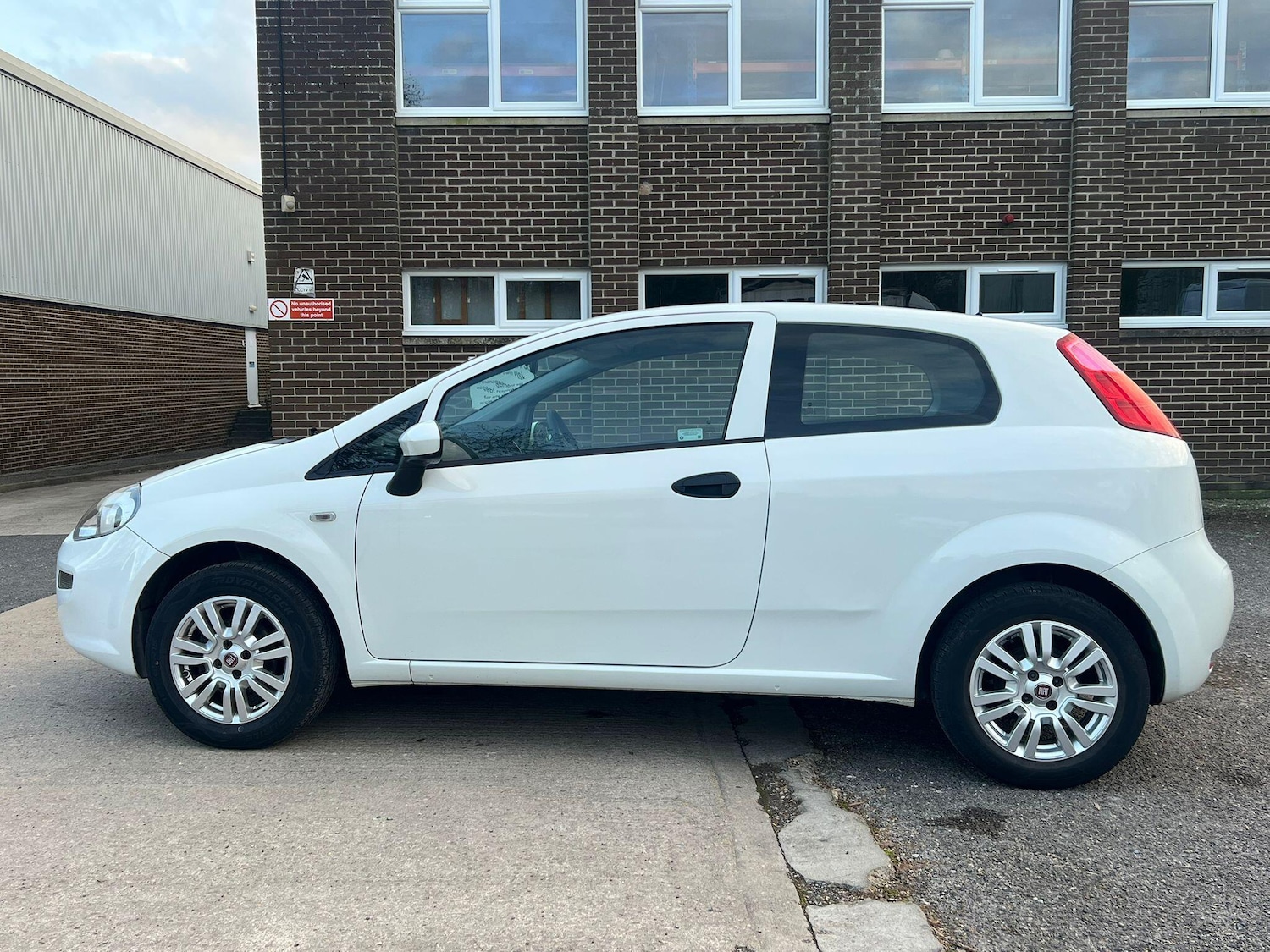 Used Fiat Punto 2015 for sale - 77813669: Photo 5