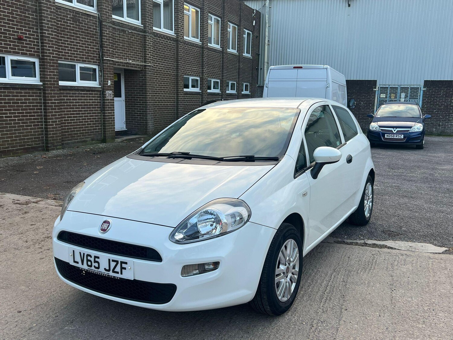 Used Fiat Punto 2015 for sale - 77813669: Photo 6