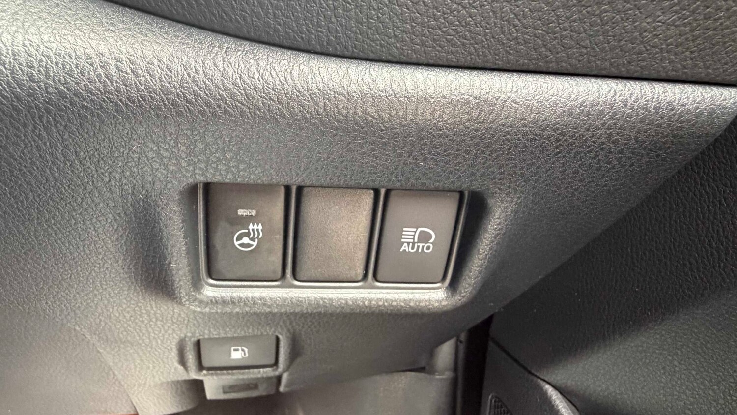 Used Toyota C-HR for sale - 77861152: Photo 21