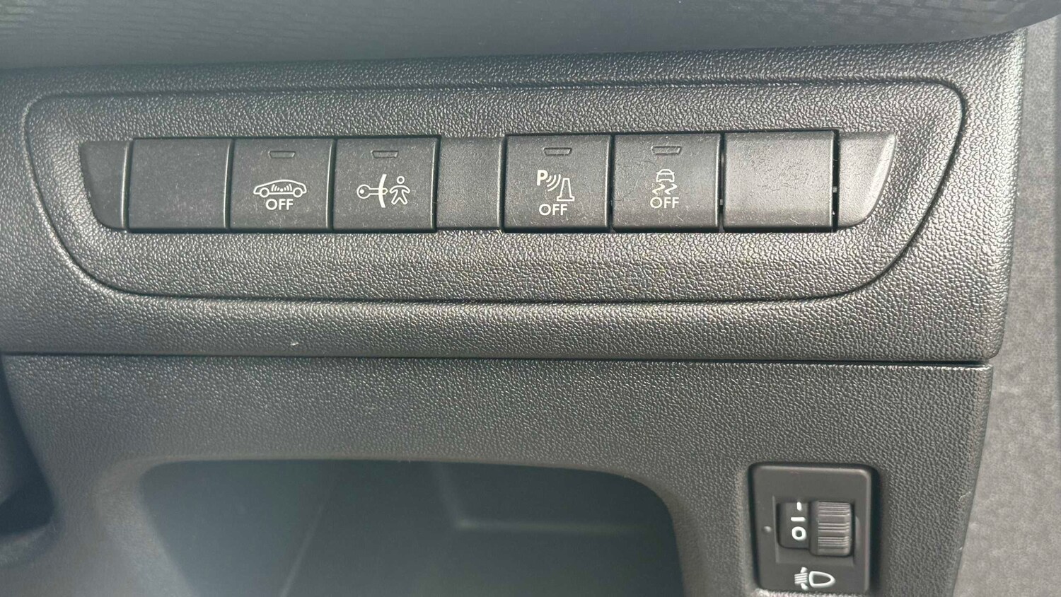 Used Peugeot 2008 2017 for sale - 77996072: Photo 16