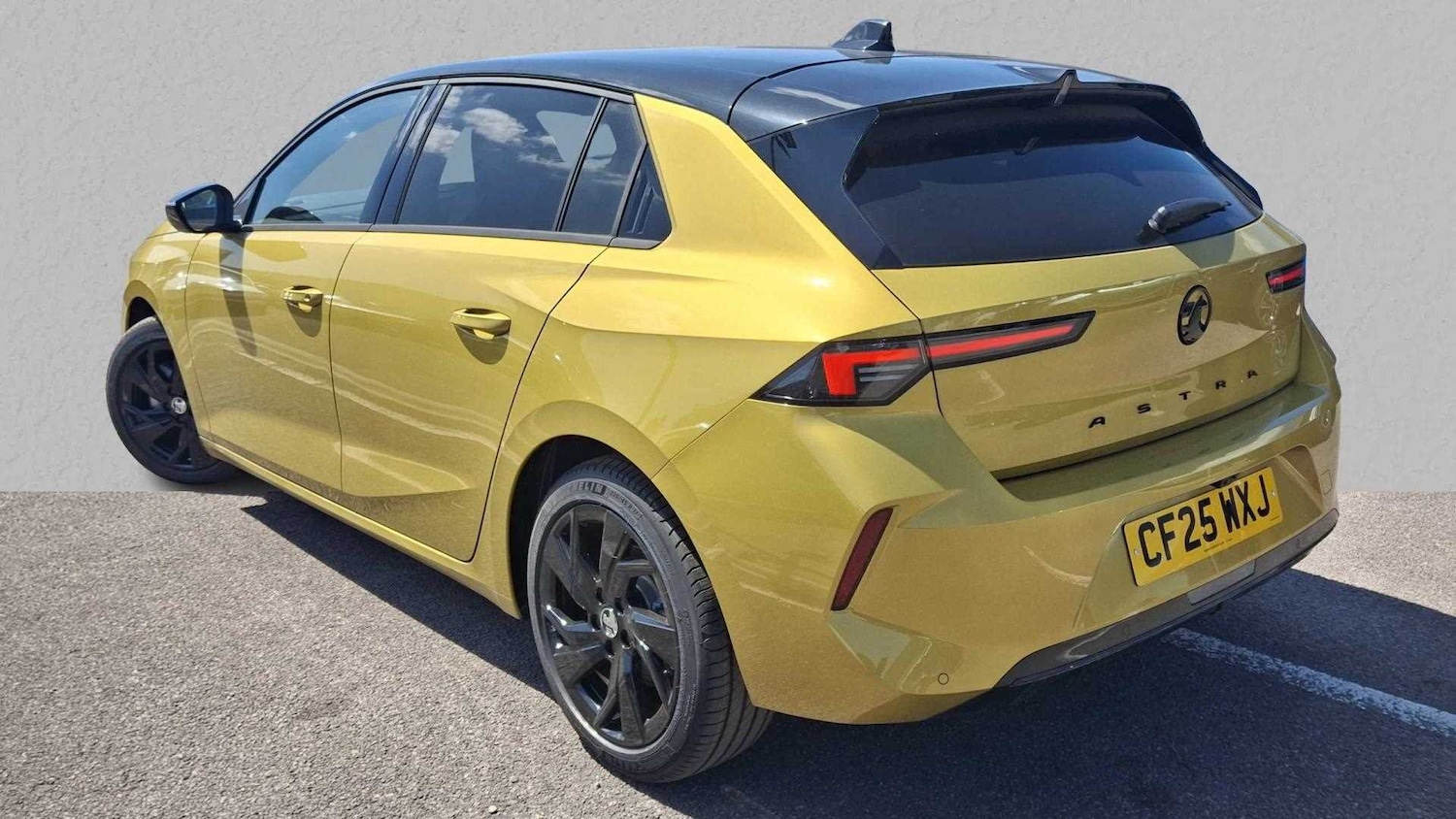 Used Vauxhall Astra for sale - 77859820: Photo 2