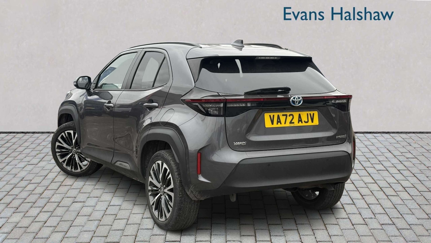 Used Toyota Yaris Cross 2023 for sale - 78024171: Photo 2