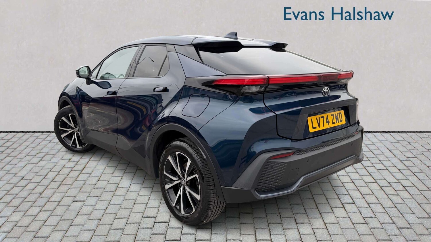 Used Toyota C-HR for sale - 77860483: Photo 2