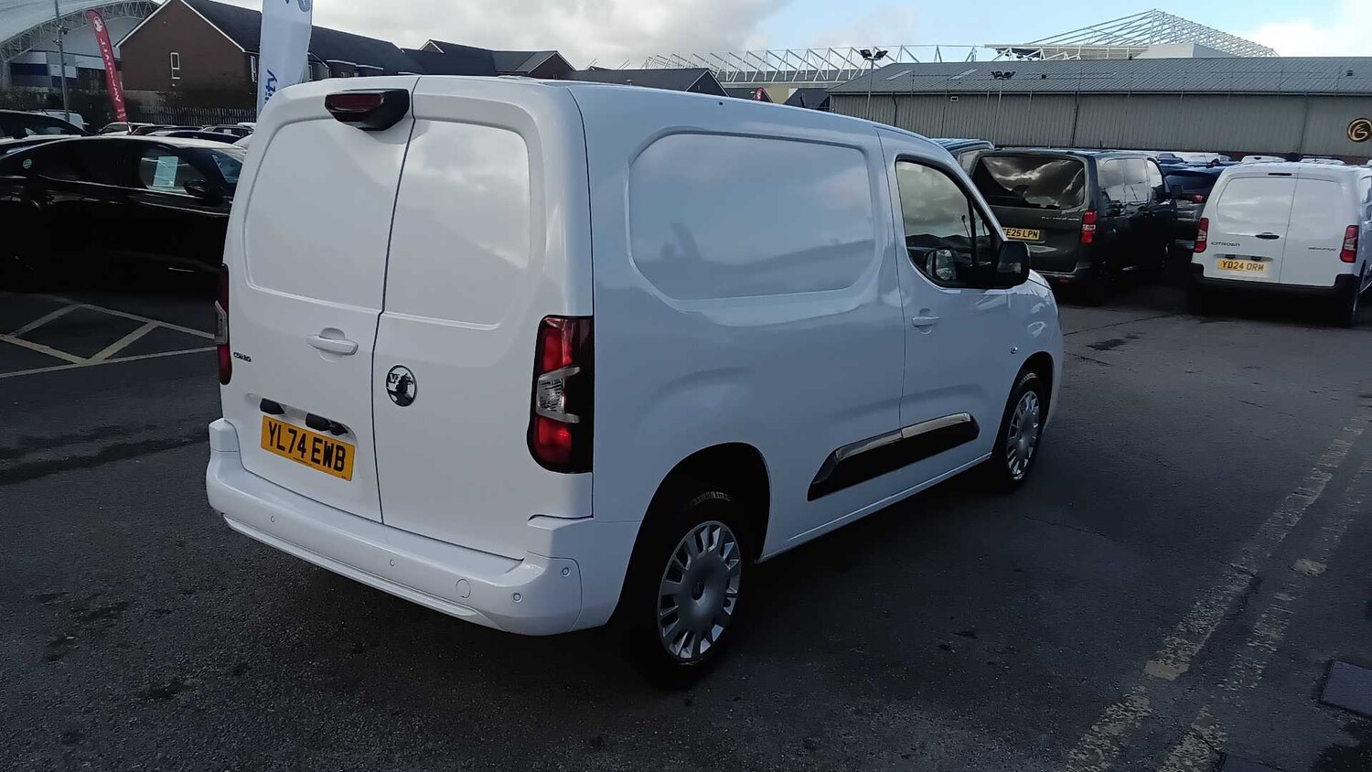 Used Vauxhall Combo 2025 for sale - 77859367: Photo 2