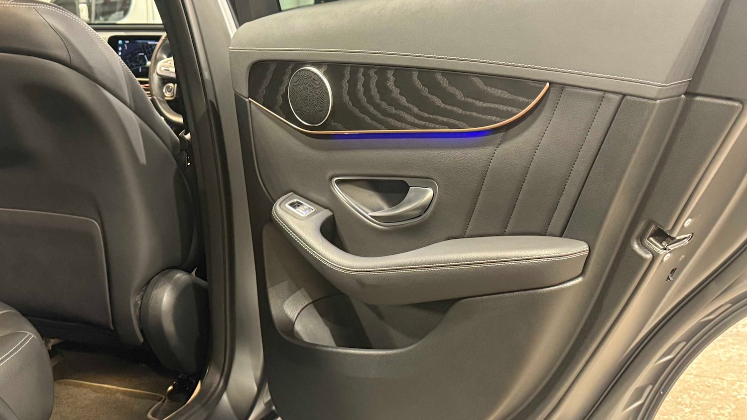 Used Mercedes-Benz EQC for sale - 77857720: Photo 4