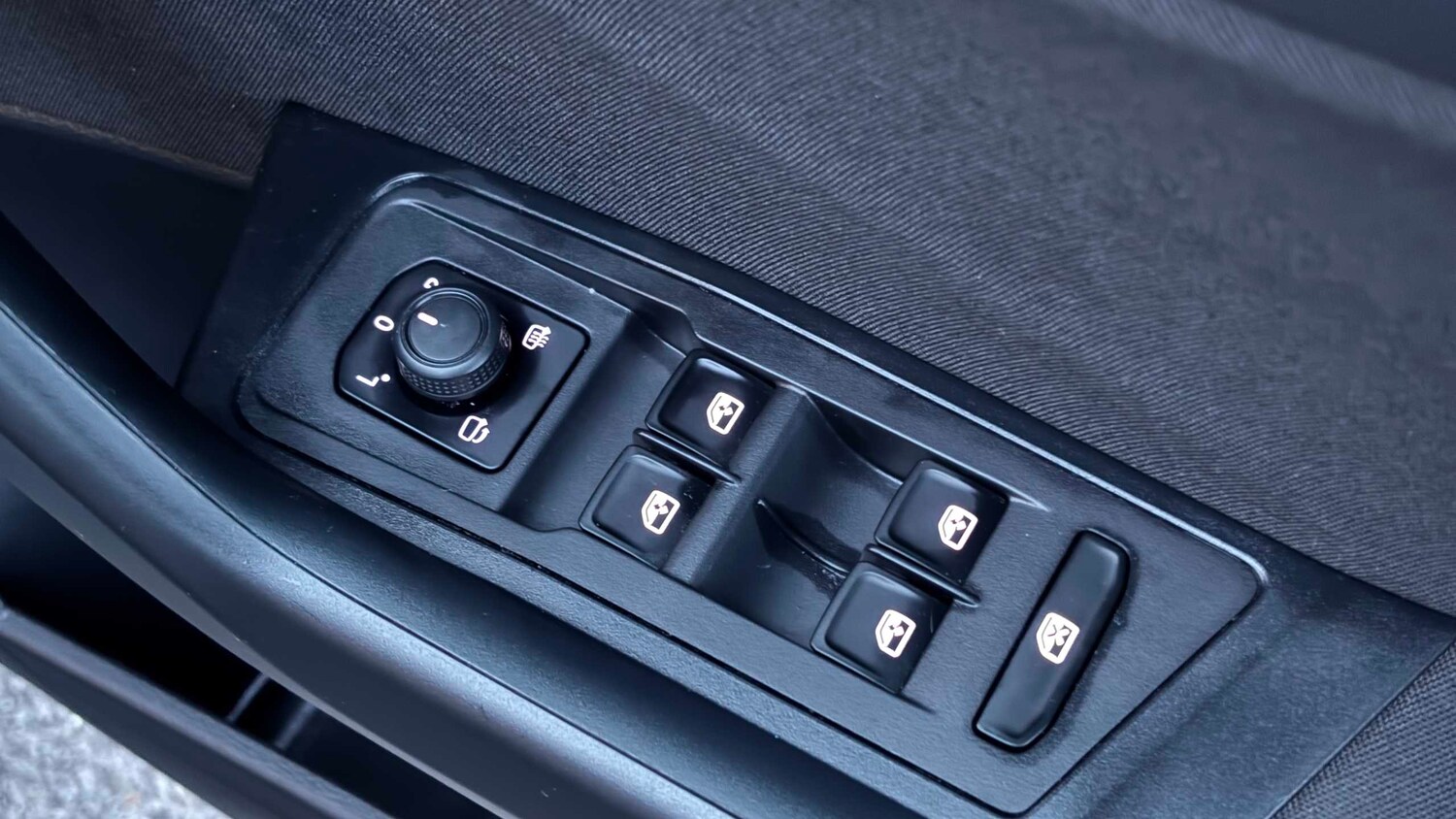 Used Volkswagen T-Roc for sale - 77860711: Photo 11