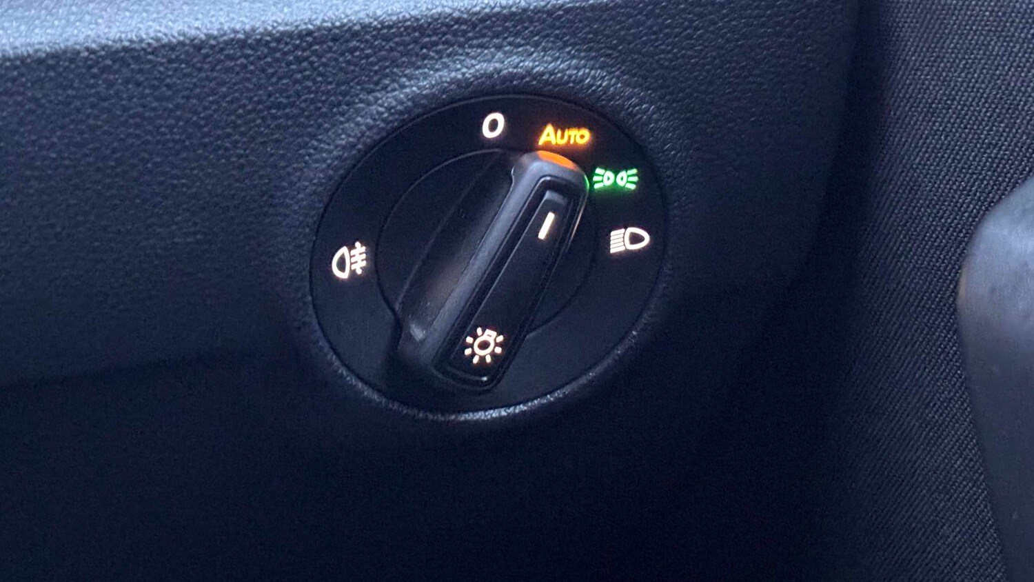 Used Volkswagen T-Roc for sale - 77860711: Photo 14