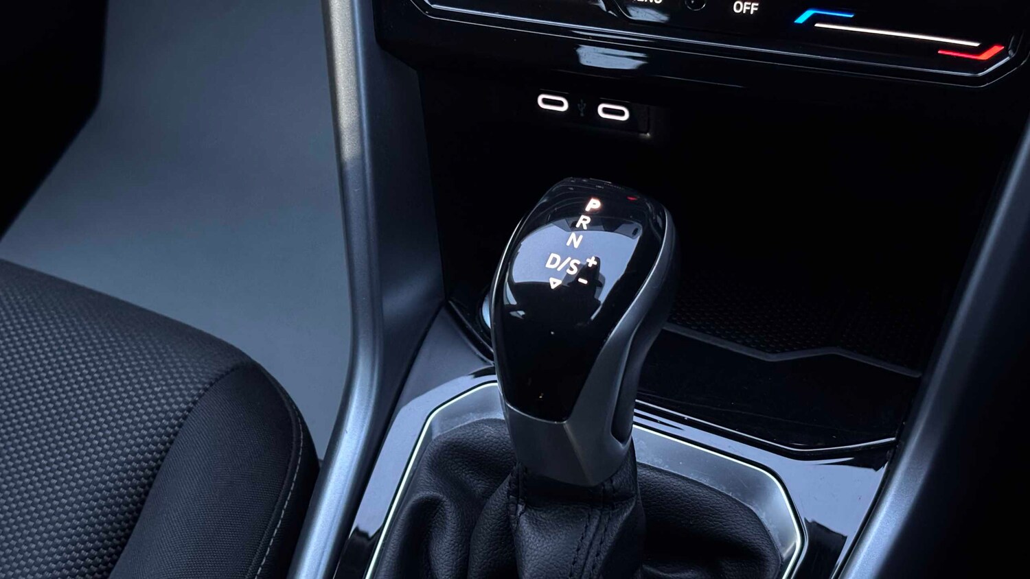 Used Volkswagen T-Roc for sale - 77860711: Photo 17