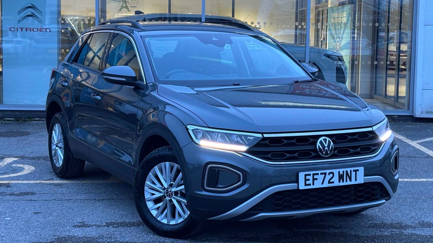 Used Volkswagen T-Roc for sale - 77860711: Photo 2