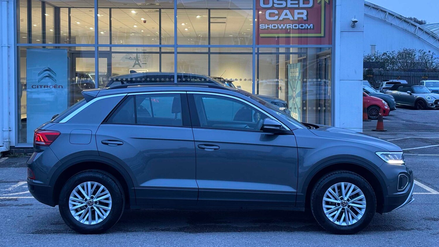 Used Volkswagen T-Roc for sale - 77860711: Photo 4