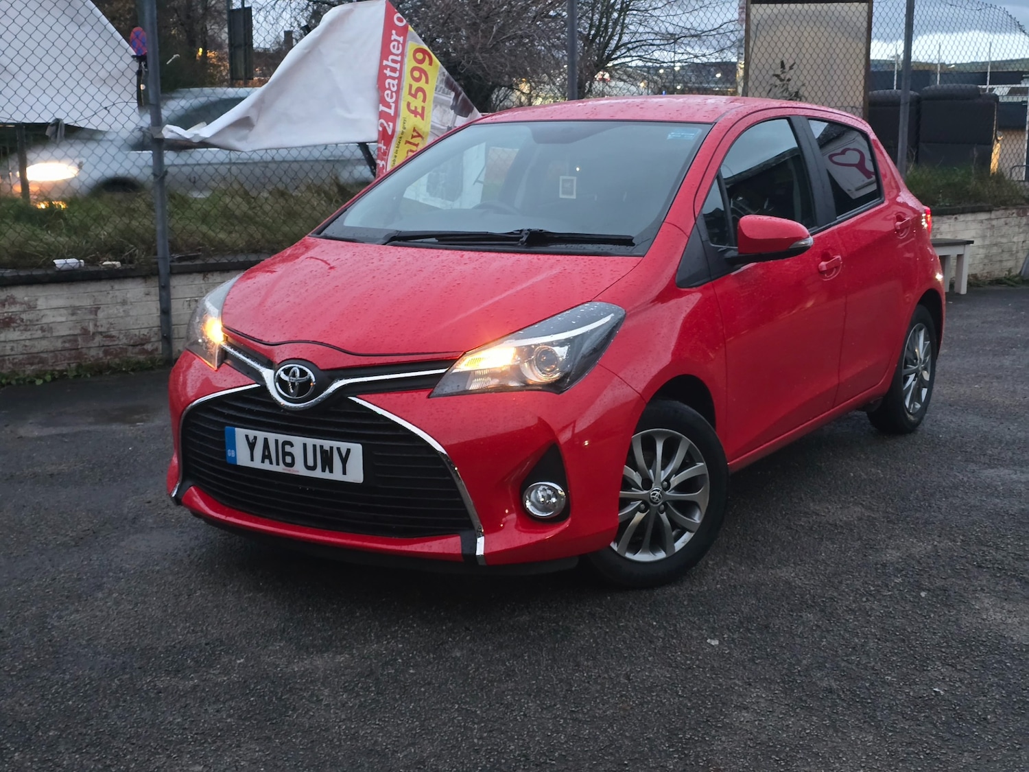 Used Toyota Yaris 2016 for sale - 76792649: Photo 2